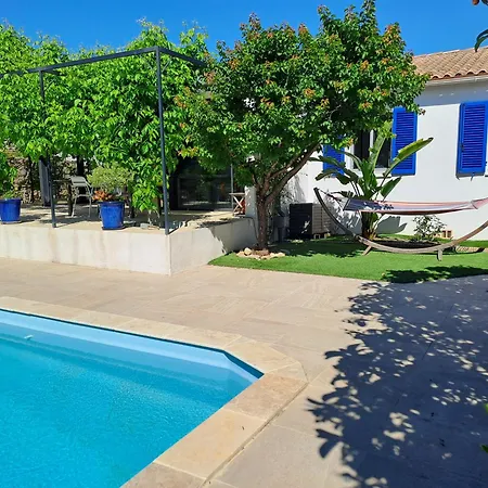 Climatisee, Avec 3 , Piscine, Et Terrain Arbore